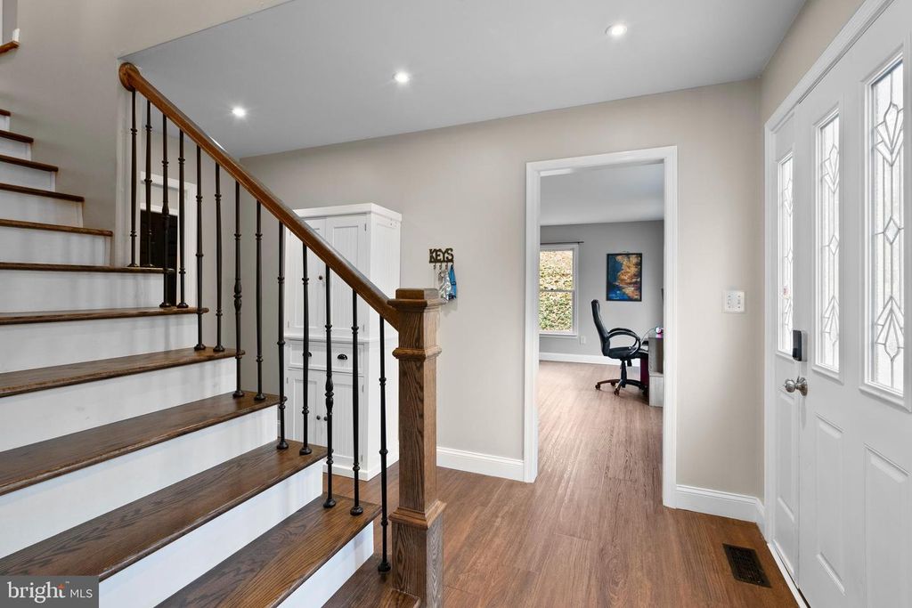 Image 10 of property listing at 151 AUTUMN CT, Huntingtown, MD 20639