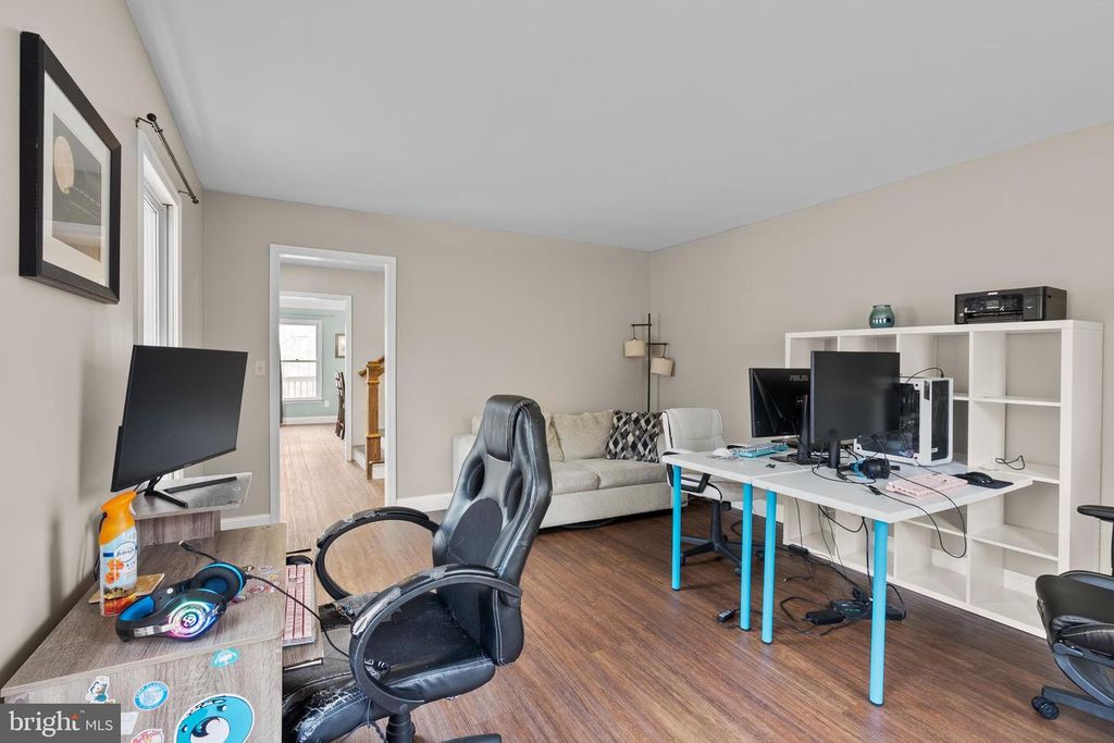 Image 12 of property listing at 151 AUTUMN CT, Huntingtown, MD 20639