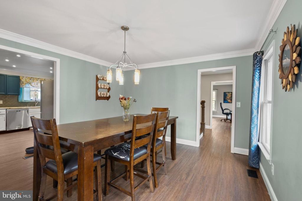 Image 14 of property listing at 151 AUTUMN CT, Huntingtown, MD 20639