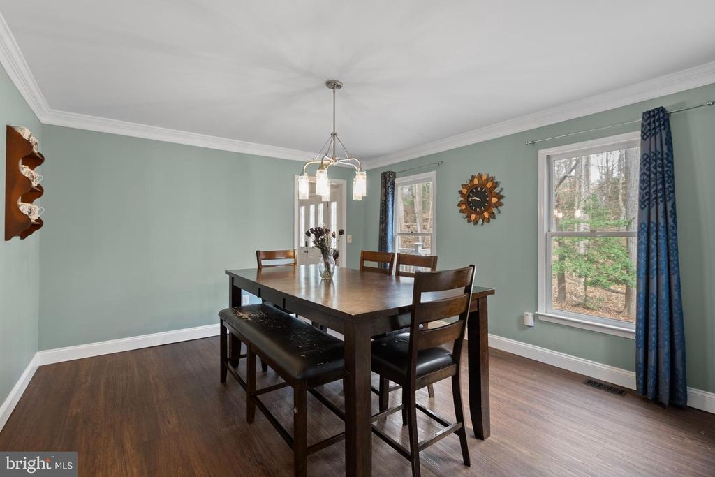 Image 15 of property listing at 151 AUTUMN CT, Huntingtown, MD 20639