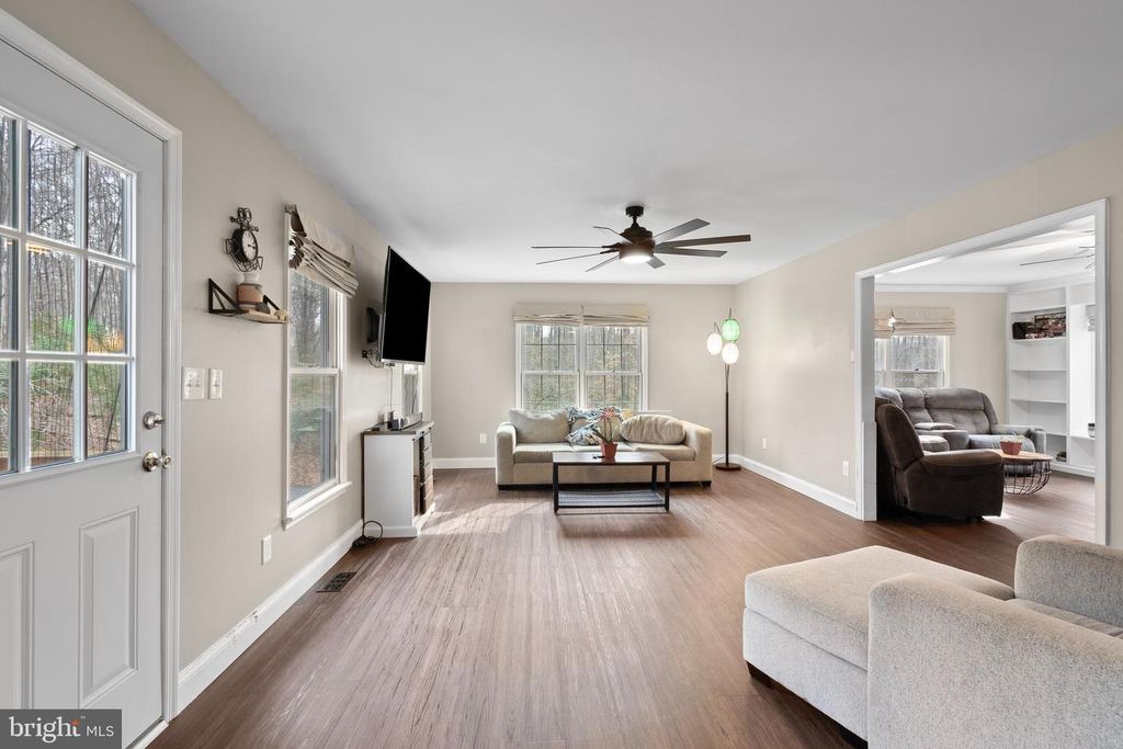 Image 17 of property listing at 151 AUTUMN CT, Huntingtown, MD 20639