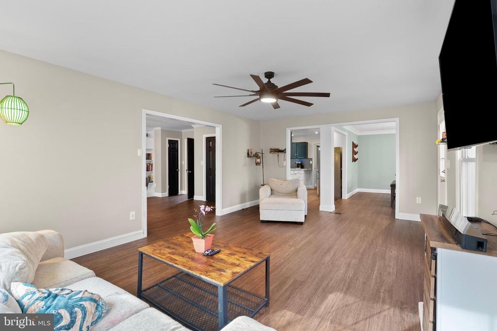 Image 19 of property listing at 151 AUTUMN CT, Huntingtown, MD 20639