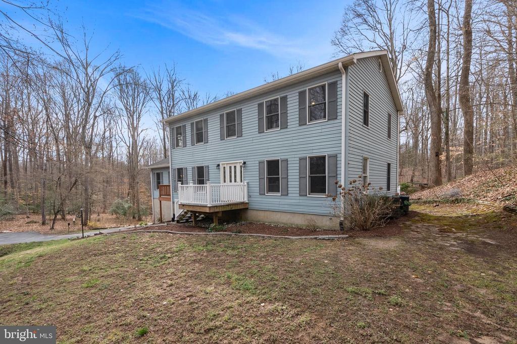 Image 2 of property listing at 151 AUTUMN CT, Huntingtown, MD 20639