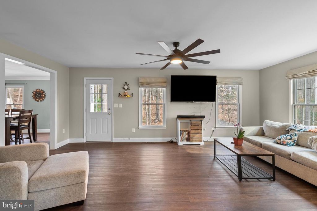 Image 21 of property listing at 151 AUTUMN CT, Huntingtown, MD 20639