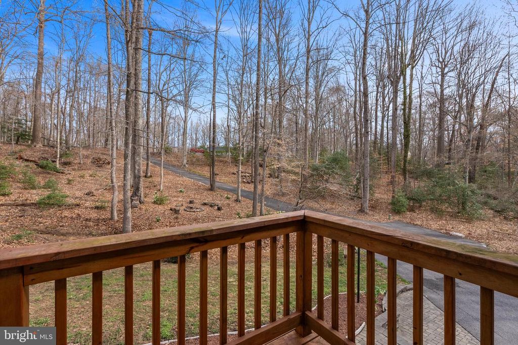 Image 22 of property listing at 151 AUTUMN CT, Huntingtown, MD 20639