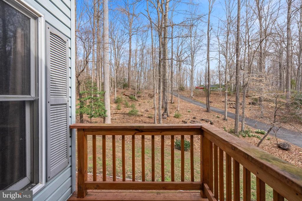 Image 23 of property listing at 151 AUTUMN CT, Huntingtown, MD 20639