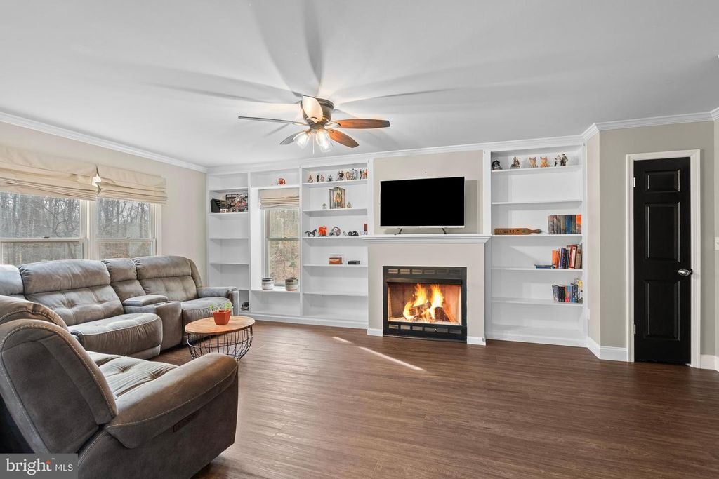 Image 25 of property listing at 151 AUTUMN CT, Huntingtown, MD 20639