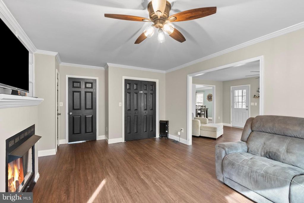 Image 26 of property listing at 151 AUTUMN CT, Huntingtown, MD 20639