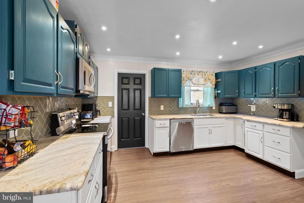 Image 28 of property listing at 151 AUTUMN CT, Huntingtown, MD 20639