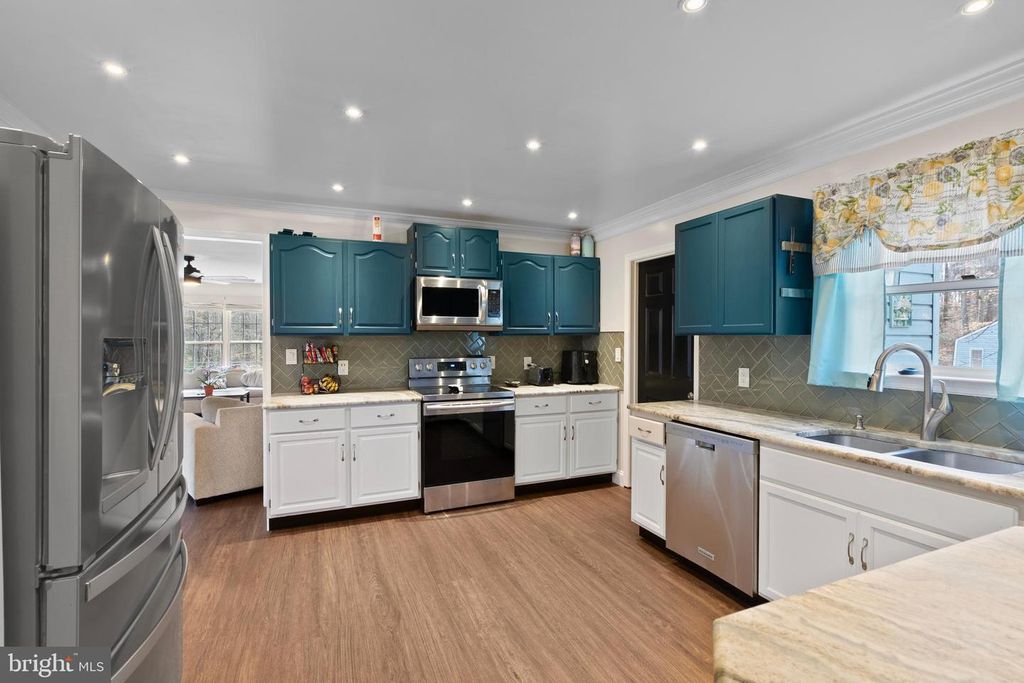 Image 29 of property listing at 151 AUTUMN CT, Huntingtown, MD 20639