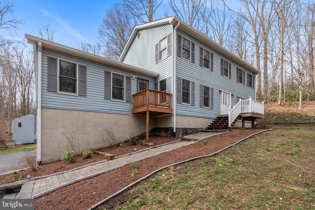 Image 3 of property listing at 151 AUTUMN CT, Huntingtown, MD 20639