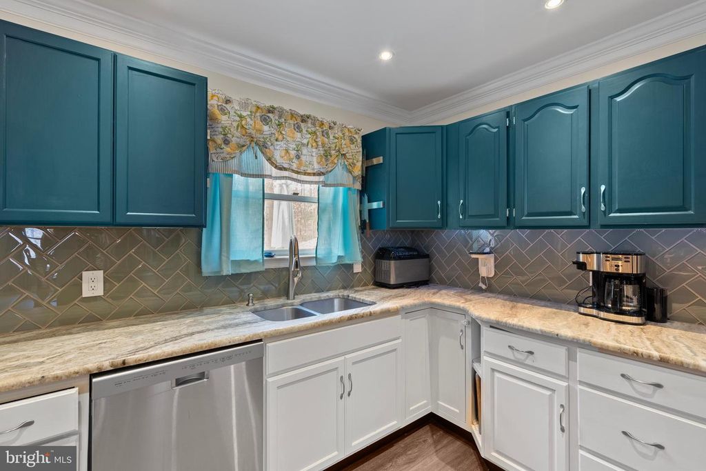 Image 30 of property listing at 151 AUTUMN CT, Huntingtown, MD 20639