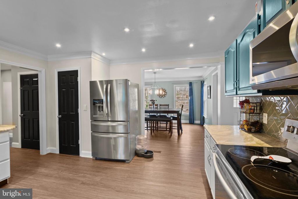 Image 31 of property listing at 151 AUTUMN CT, Huntingtown, MD 20639