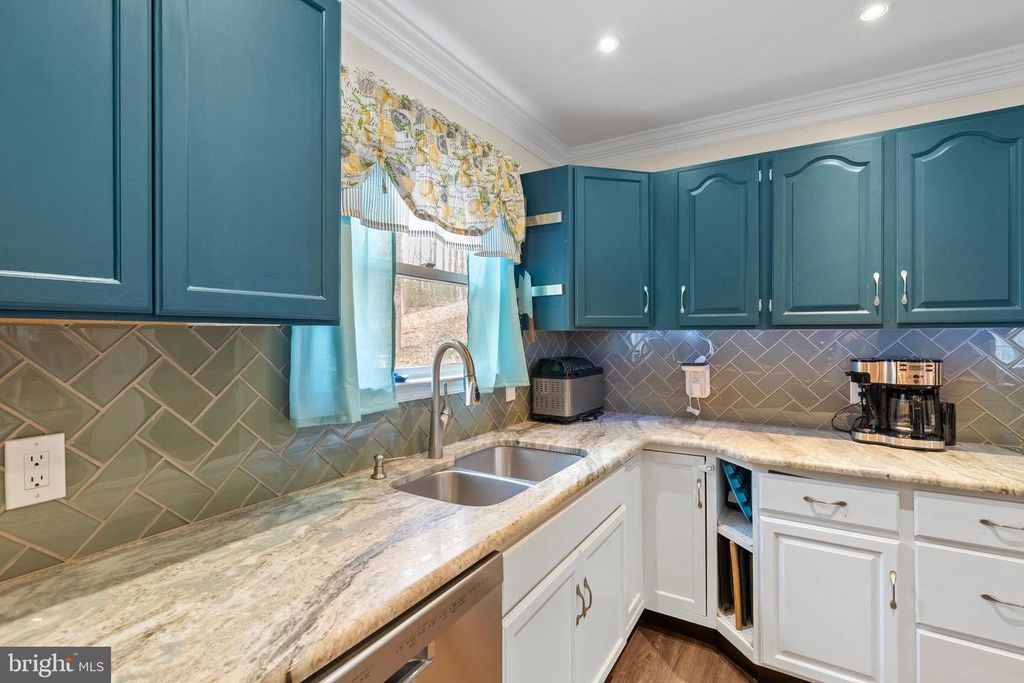 Image 32 of property listing at 151 AUTUMN CT, Huntingtown, MD 20639