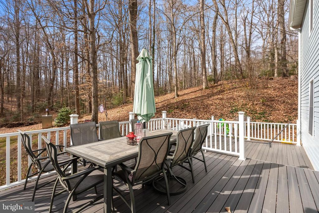 Image 33 of property listing at 151 AUTUMN CT, Huntingtown, MD 20639