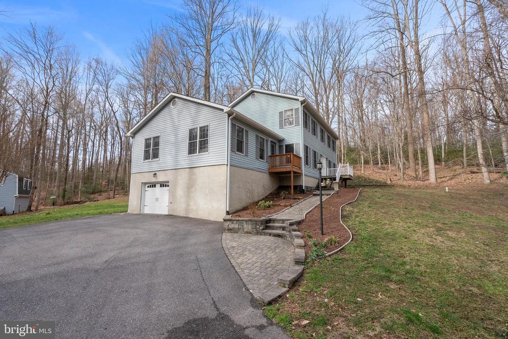 Image 4 of property listing at 151 AUTUMN CT, Huntingtown, MD 20639
