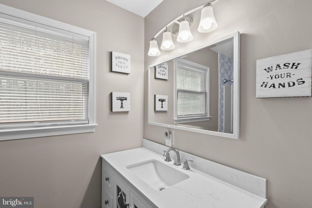 Image 45 of property listing at 151 AUTUMN CT, Huntingtown, MD 20639