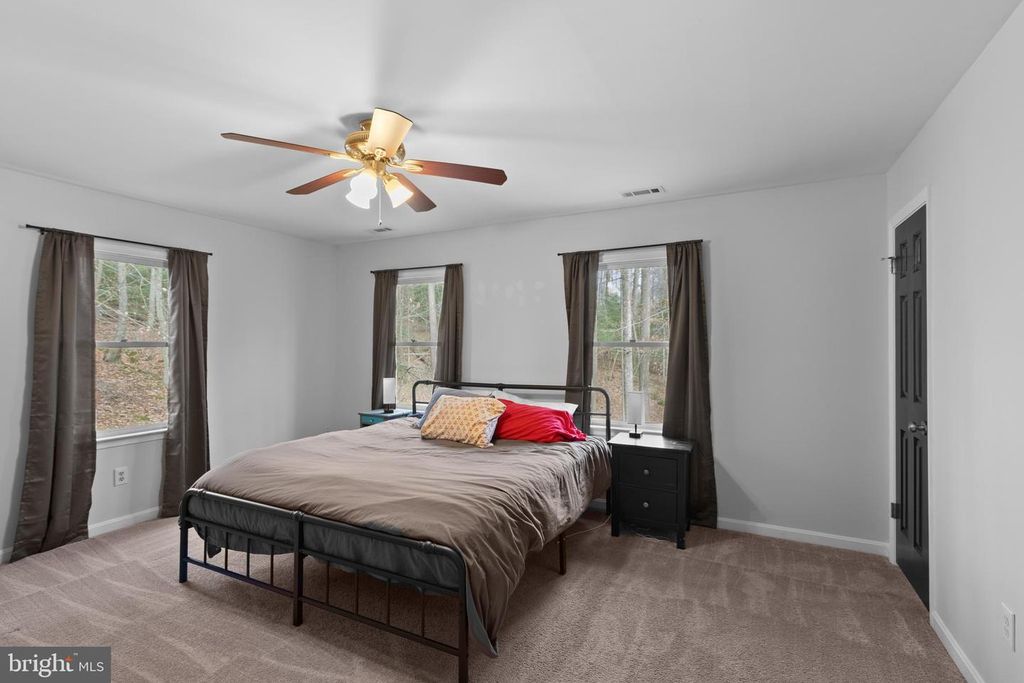 Image 46 of property listing at 151 AUTUMN CT, Huntingtown, MD 20639