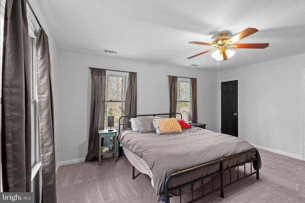 Image 47 of property listing at 151 AUTUMN CT, Huntingtown, MD 20639