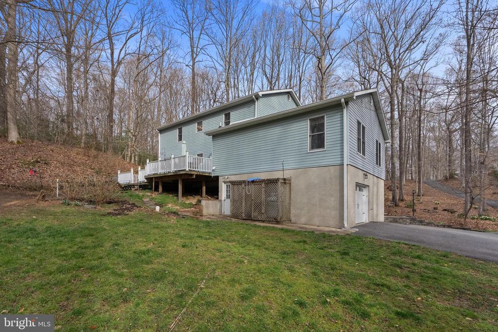 Image 64 of property listing at 151 AUTUMN CT, Huntingtown, MD 20639