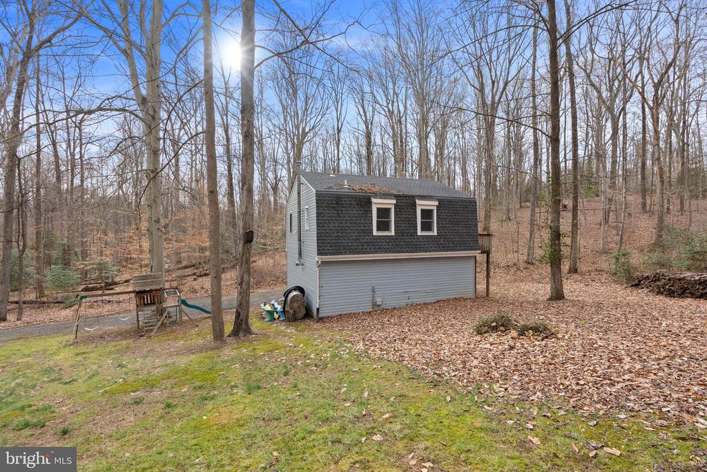 Image 66 of property listing at 151 AUTUMN CT, Huntingtown, MD 20639