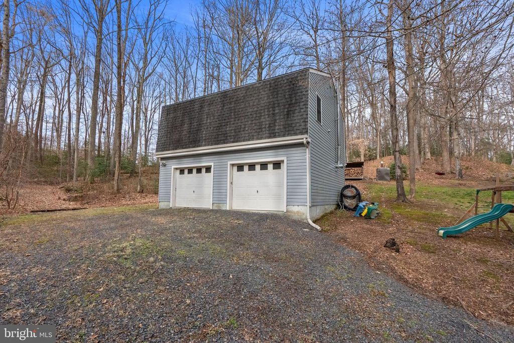 Image 70 of property listing at 151 AUTUMN CT, Huntingtown, MD 20639