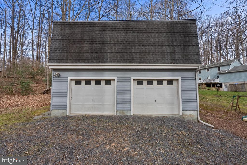 Image 71 of property listing at 151 AUTUMN CT, Huntingtown, MD 20639