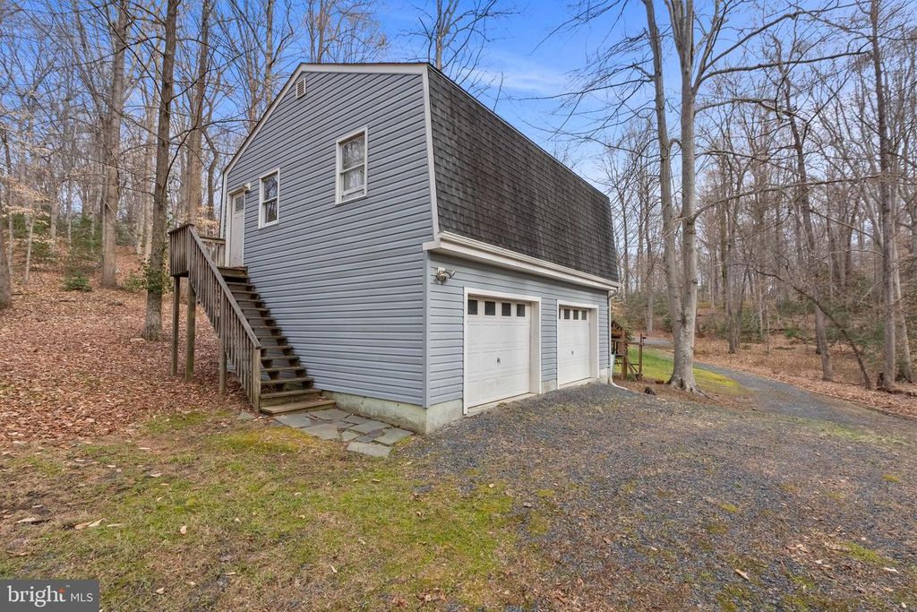 Image 72 of property listing at 151 AUTUMN CT, Huntingtown, MD 20639