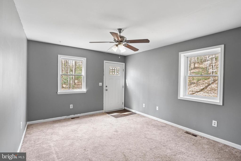 Image 75 of property listing at 151 AUTUMN CT, Huntingtown, MD 20639