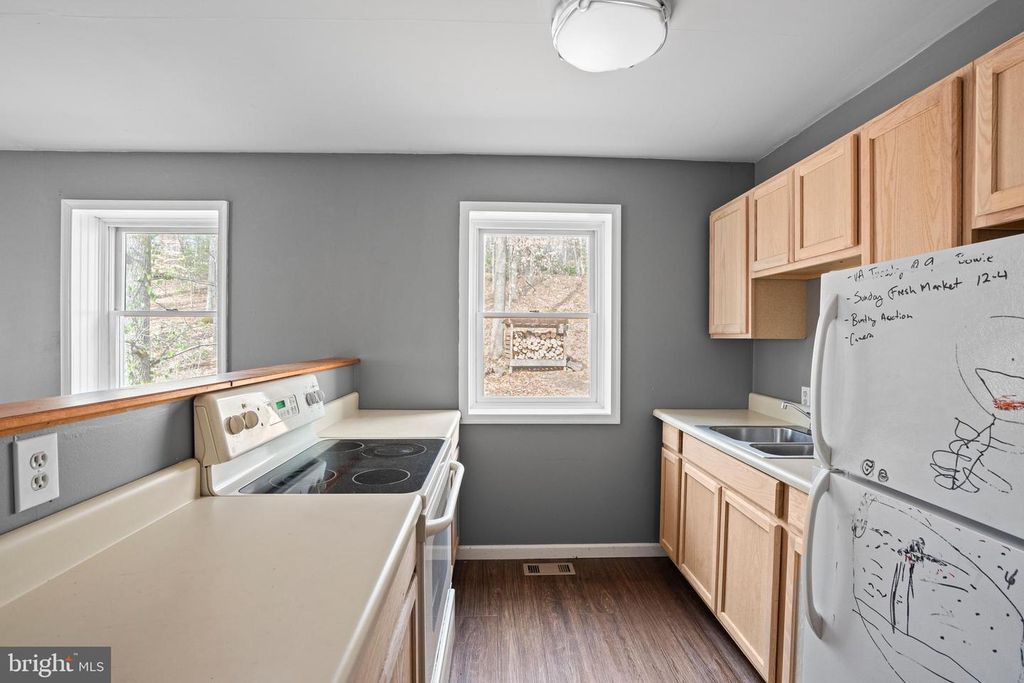 Image 76 of property listing at 151 AUTUMN CT, Huntingtown, MD 20639