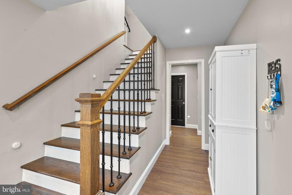 Image 8 of property listing at 151 AUTUMN CT, Huntingtown, MD 20639