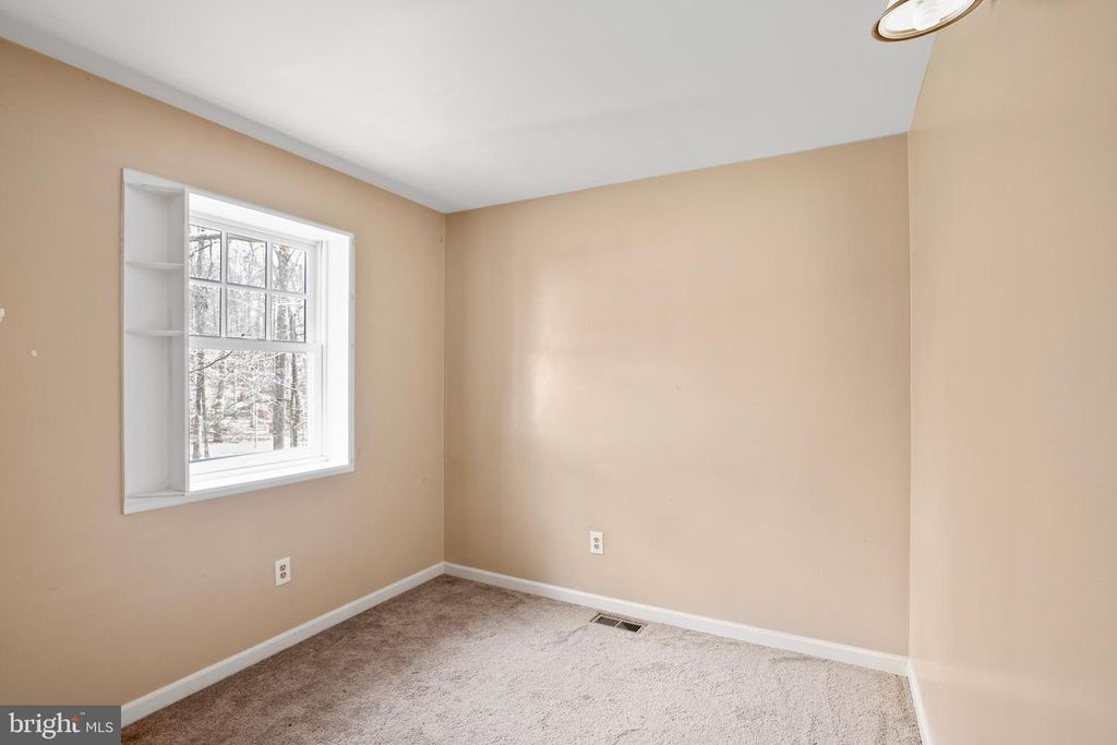 Image 80 of property listing at 151 AUTUMN CT, Huntingtown, MD 20639