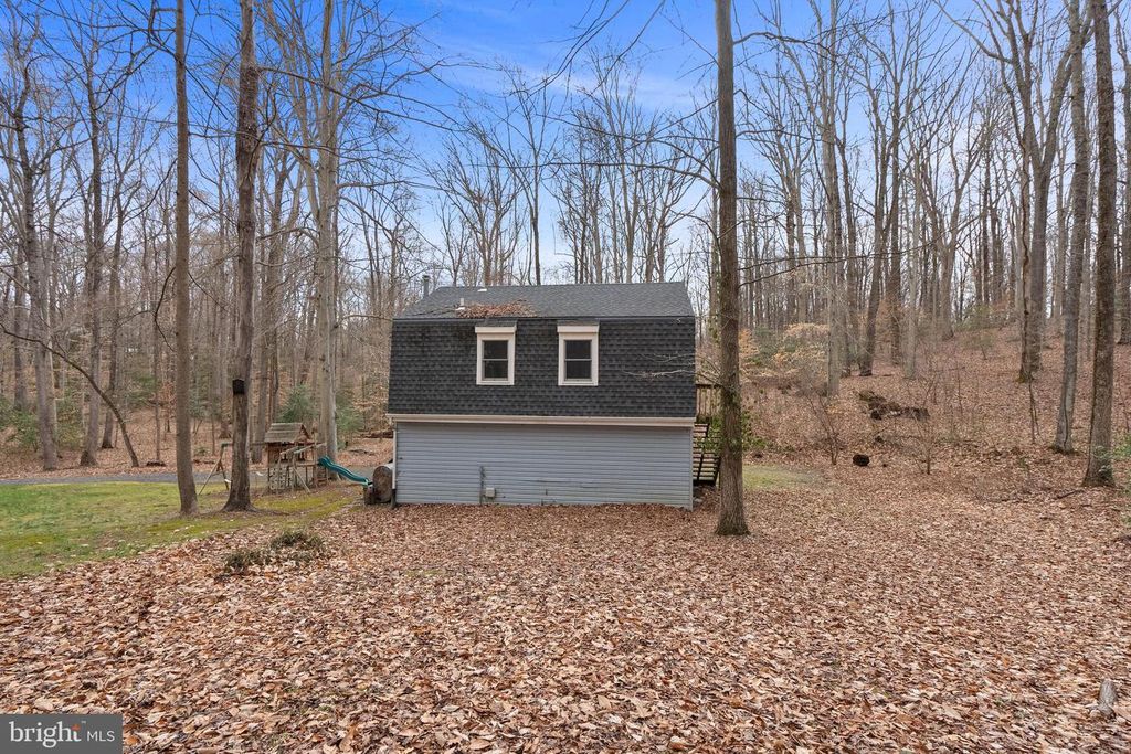 Image 84 of property listing at 151 AUTUMN CT, Huntingtown, MD 20639