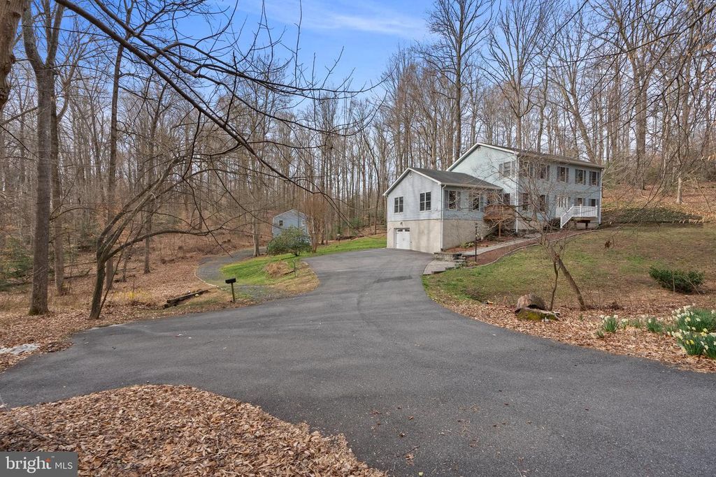 Image 86 of property listing at 151 AUTUMN CT, Huntingtown, MD 20639