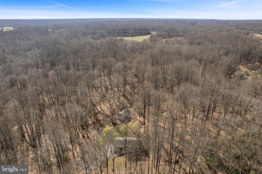Image 93 of property listing at 151 AUTUMN CT, Huntingtown, MD 20639