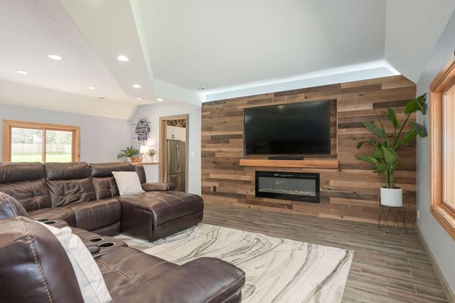 8275 College Trail, Inver Grove Heights, MN 55076