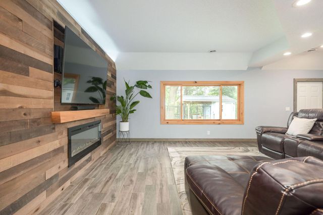 8275 College Trail, Inver Grove Heights, MN 55076
