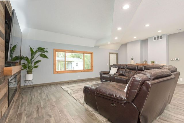 8275 College Trail, Inver Grove Heights, MN 55076