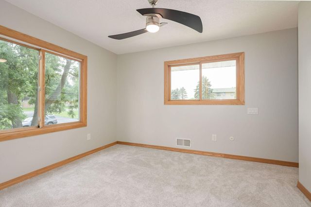 8275 College Trail, Inver Grove Heights, MN 55076