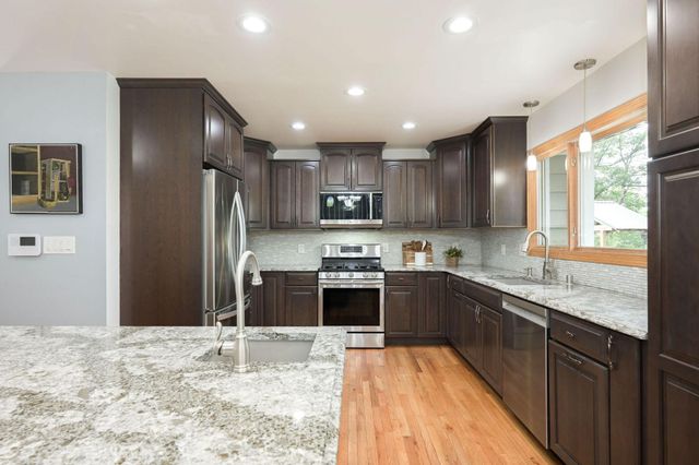 8275 College Trail, Inver Grove Heights, MN 55076