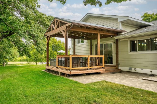 8275 College Trail, Inver Grove Heights, MN 55076