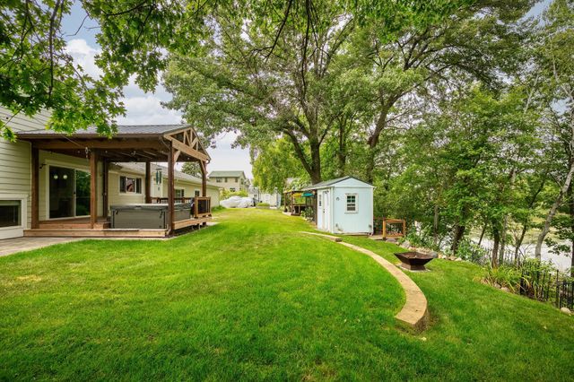 8275 College Trail, Inver Grove Heights, MN 55076