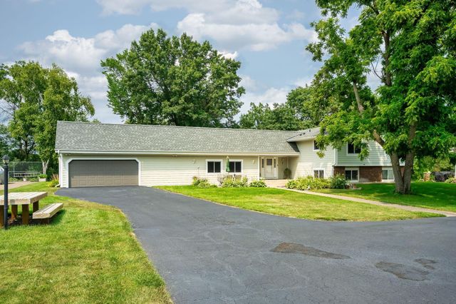 8275 College Trail, Inver Grove Heights, MN 55076