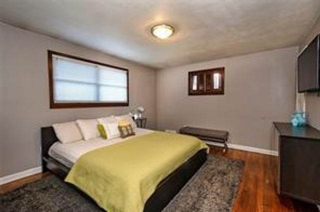 251 Franklin Dr, Upper St Clair, PA 15241