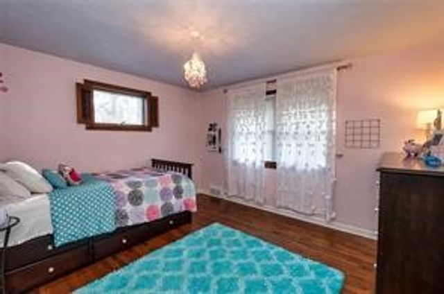 251 Franklin Dr, Upper St Clair, PA 15241