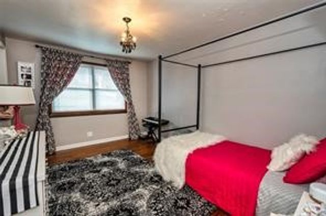 251 Franklin Dr, Upper St Clair, PA 15241