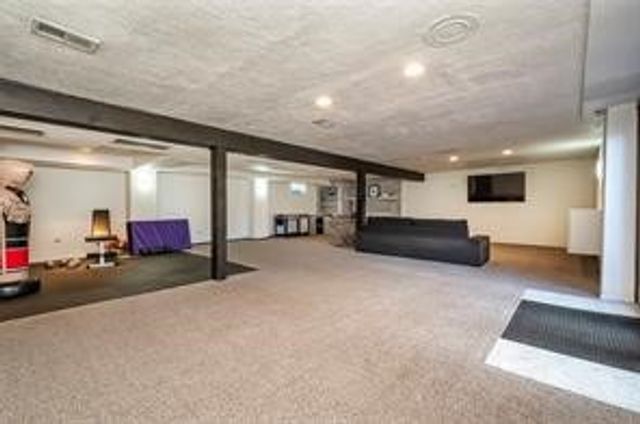 251 Franklin Dr, Upper St Clair, PA 15241
