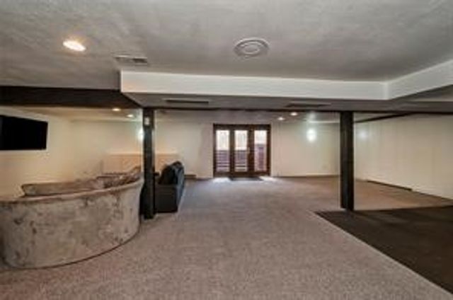 251 Franklin Dr, Upper St Clair, PA 15241