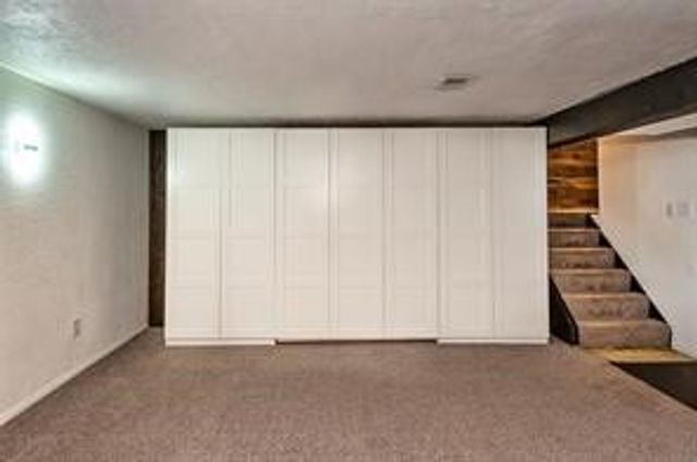 251 Franklin Dr, Upper St Clair, PA 15241