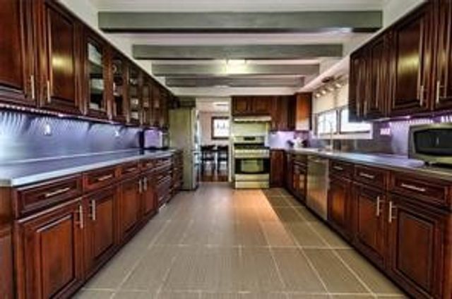 251 Franklin Dr, Upper St Clair, PA 15241